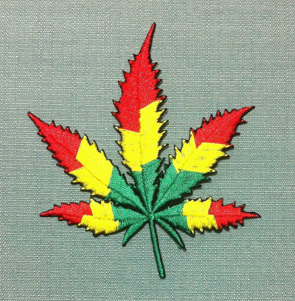 grille point de croix feuille de cannabis