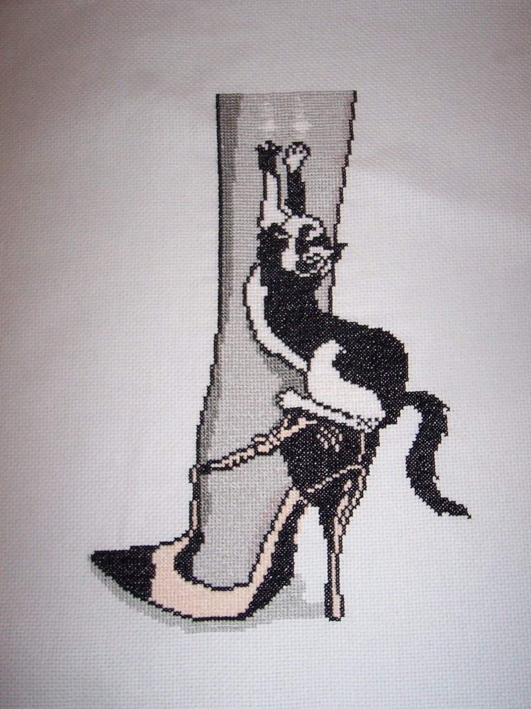 grille point de croix chaussures