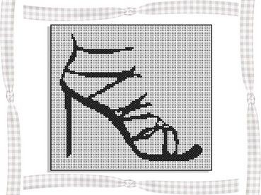 grille point de croix chaussures