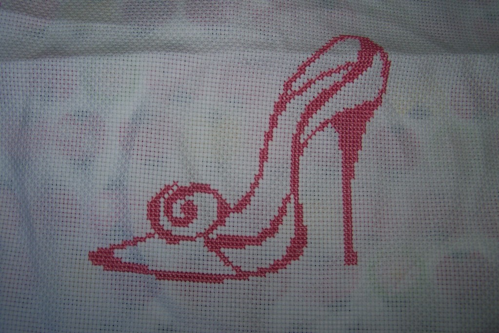 grille point de croix chaussures