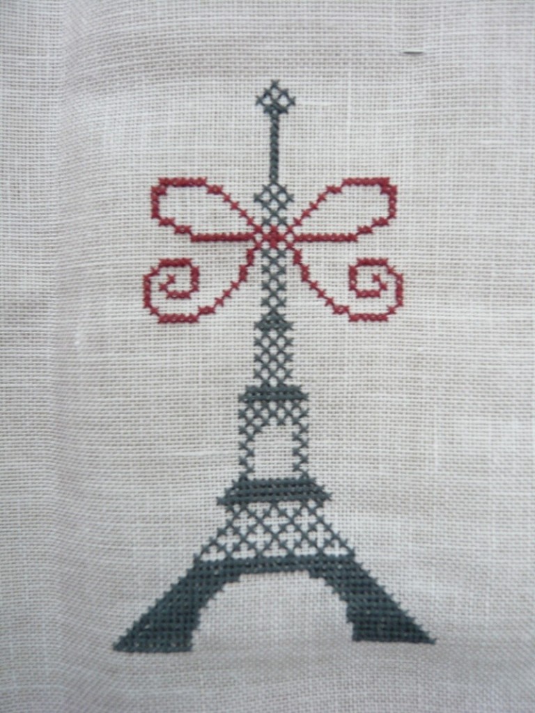grille point de croix tour eiffel gratuit