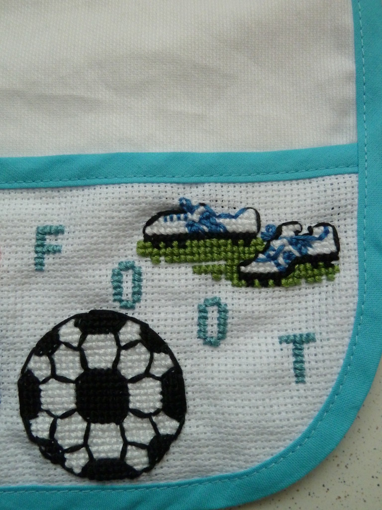 grille point de croix football