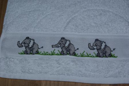 motif point de croix pour bavoir bebe