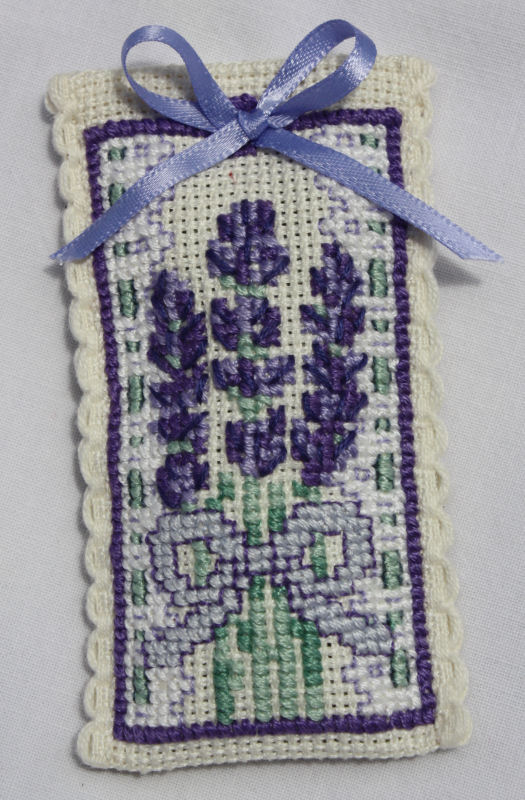 grille point de croix sachet lavande