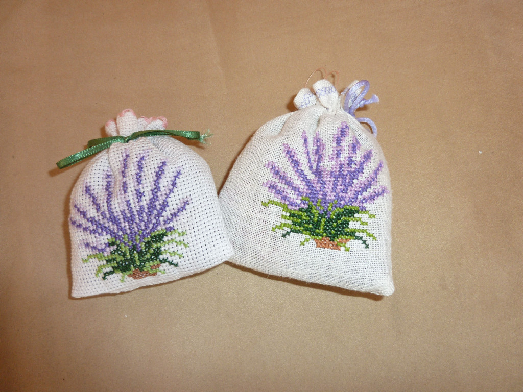 grille point de croix sachet lavande