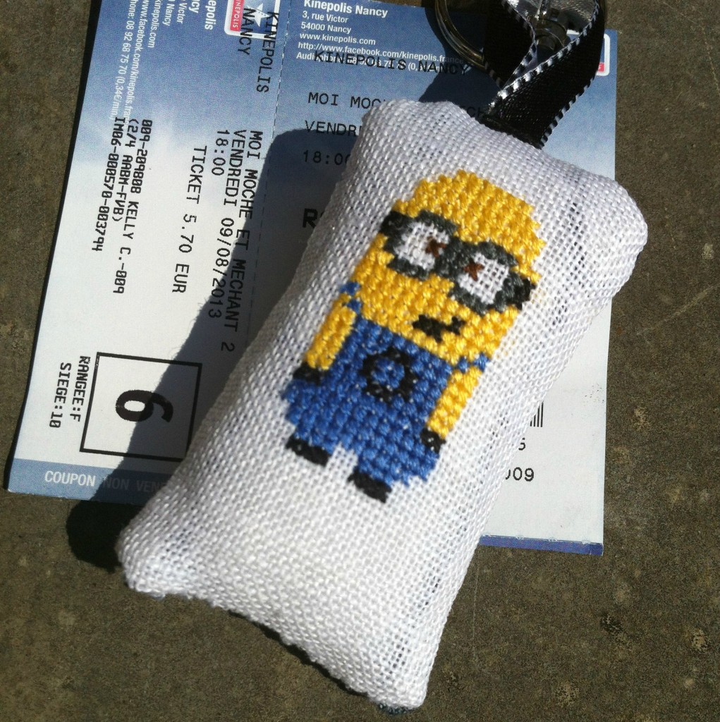point de croix les minions